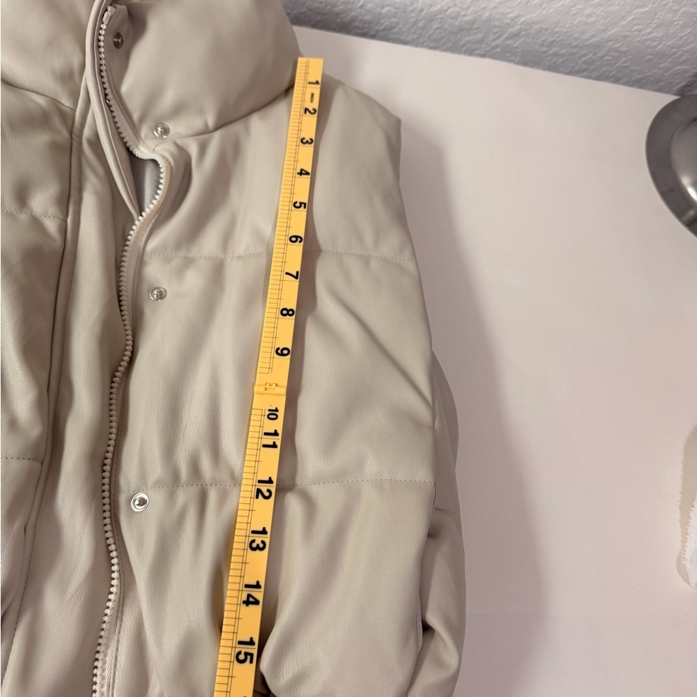 Women's Beige Puffer Vest- Chic & Cozy essential - Picture 7 of 8